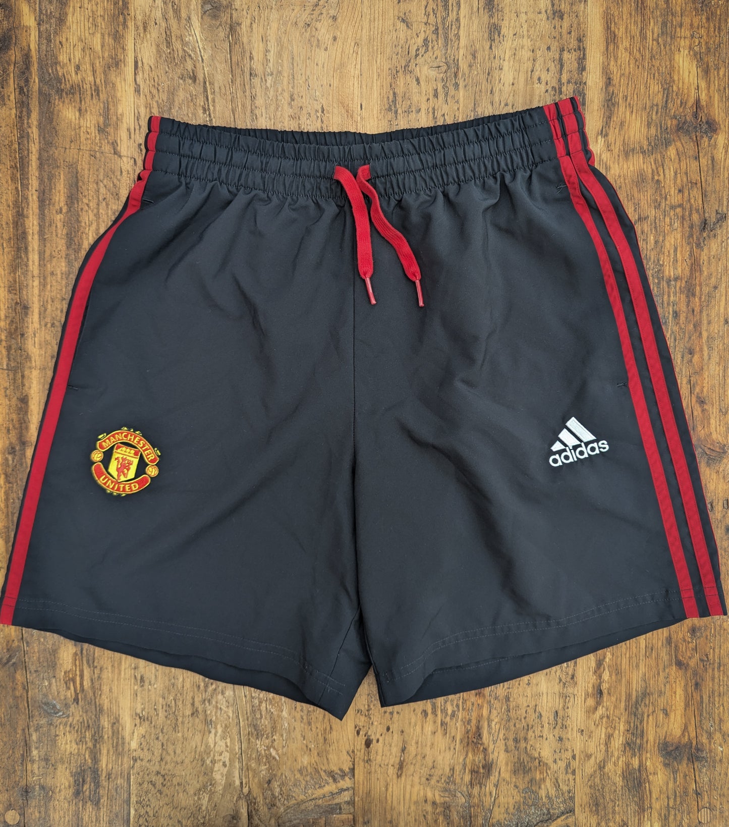 United // Adidas // shorts // size L