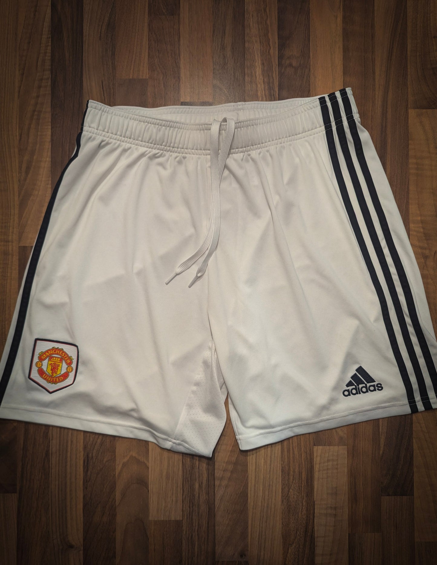 United // Adidas // shorts // size L