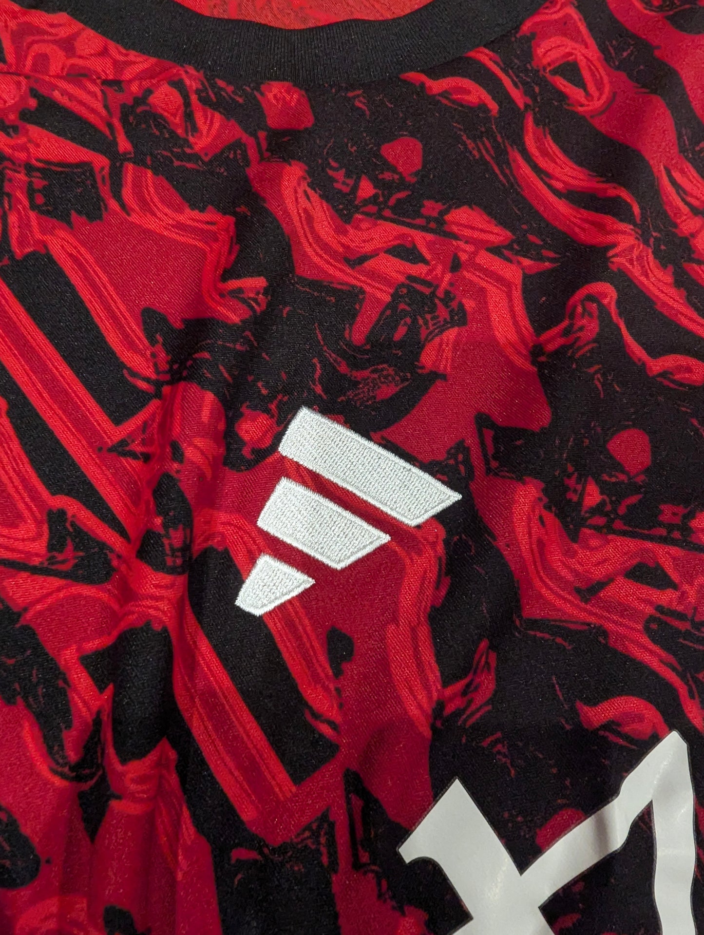 United // Adidas // training t-shirt // size L