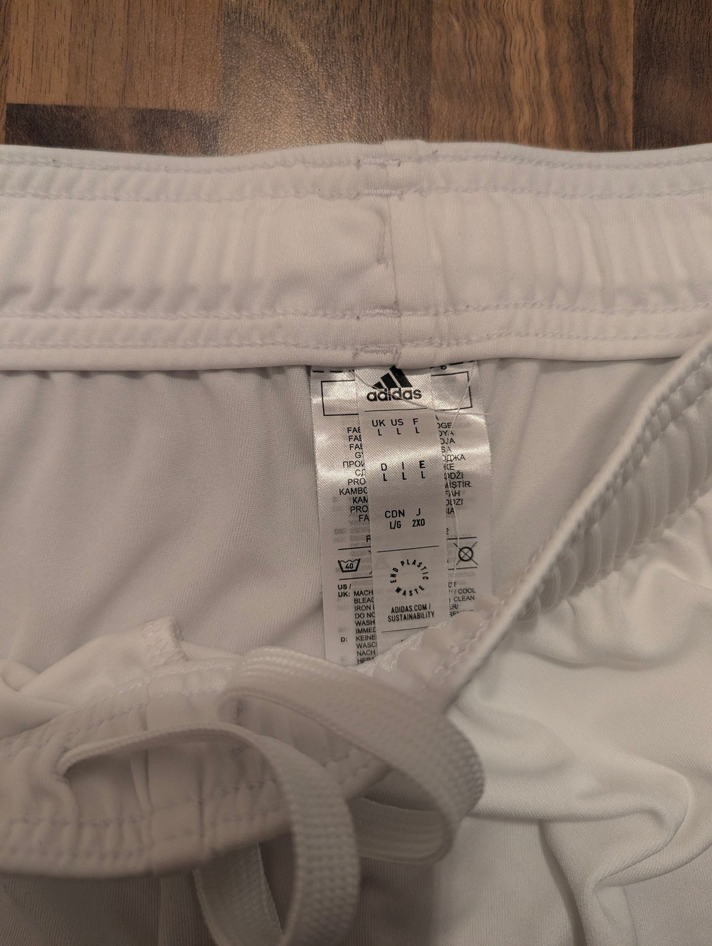 United // Adidas // shorts // size L