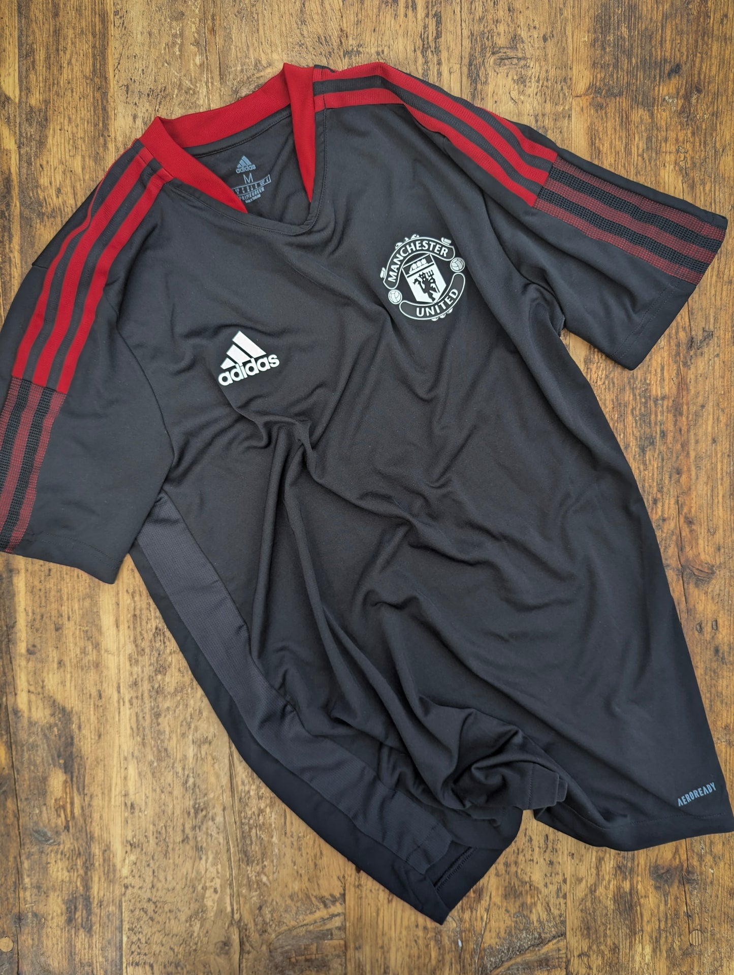United // Adidas // Training t-shirt // size M