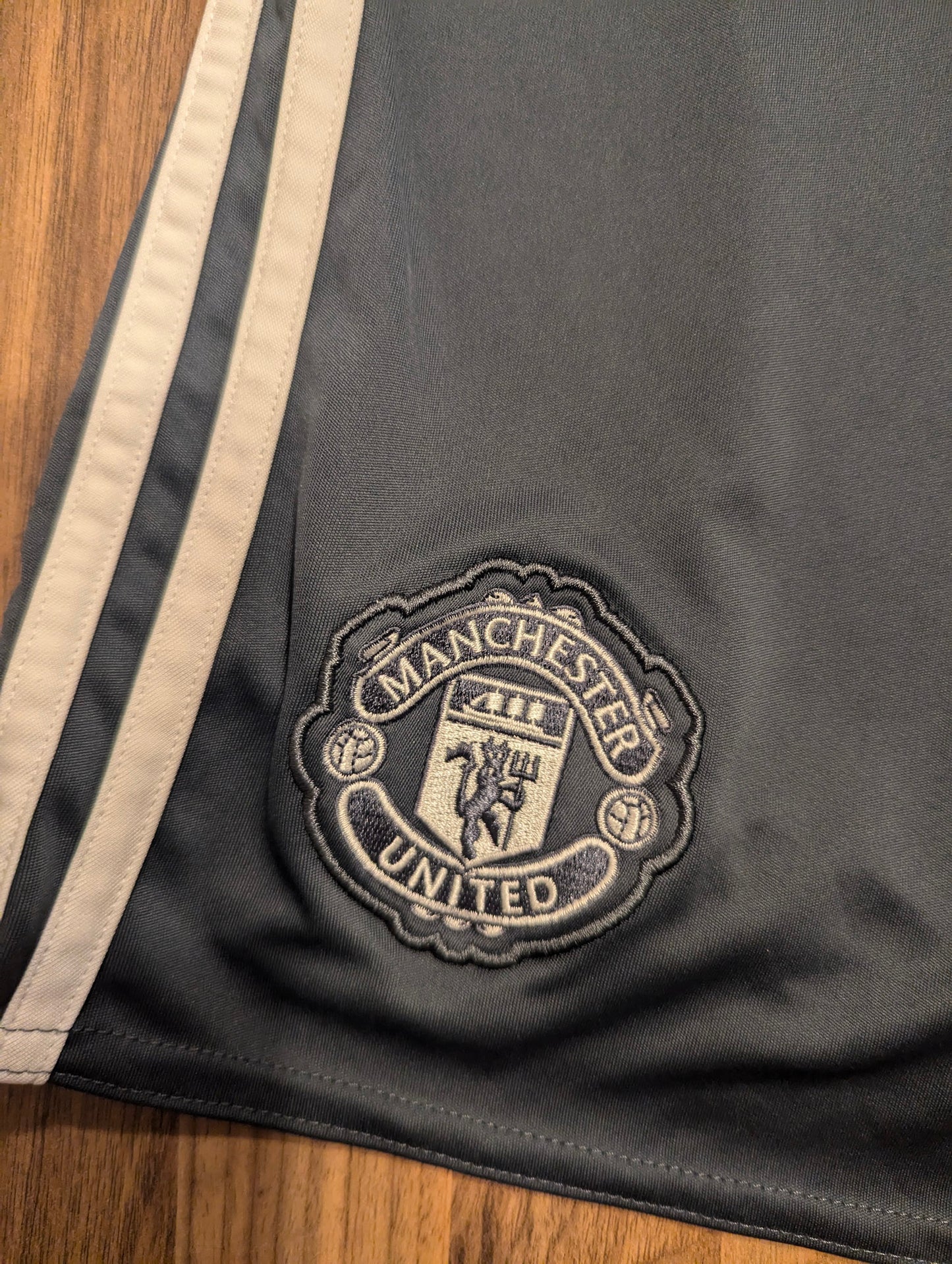 United // Adidas // shorts // size L