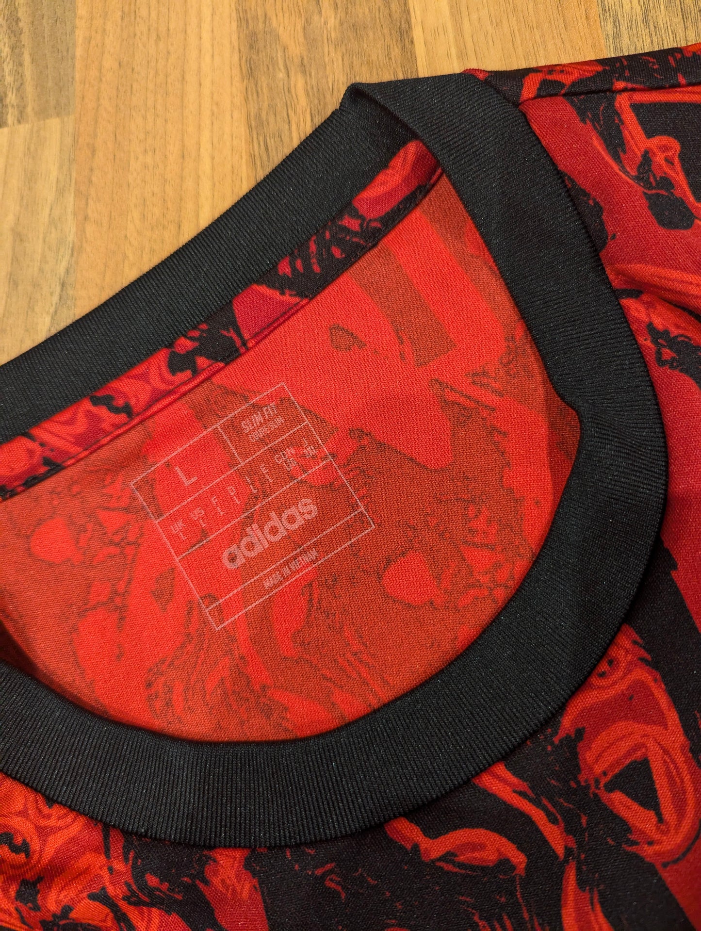 United // Adidas // training t-shirt // size L