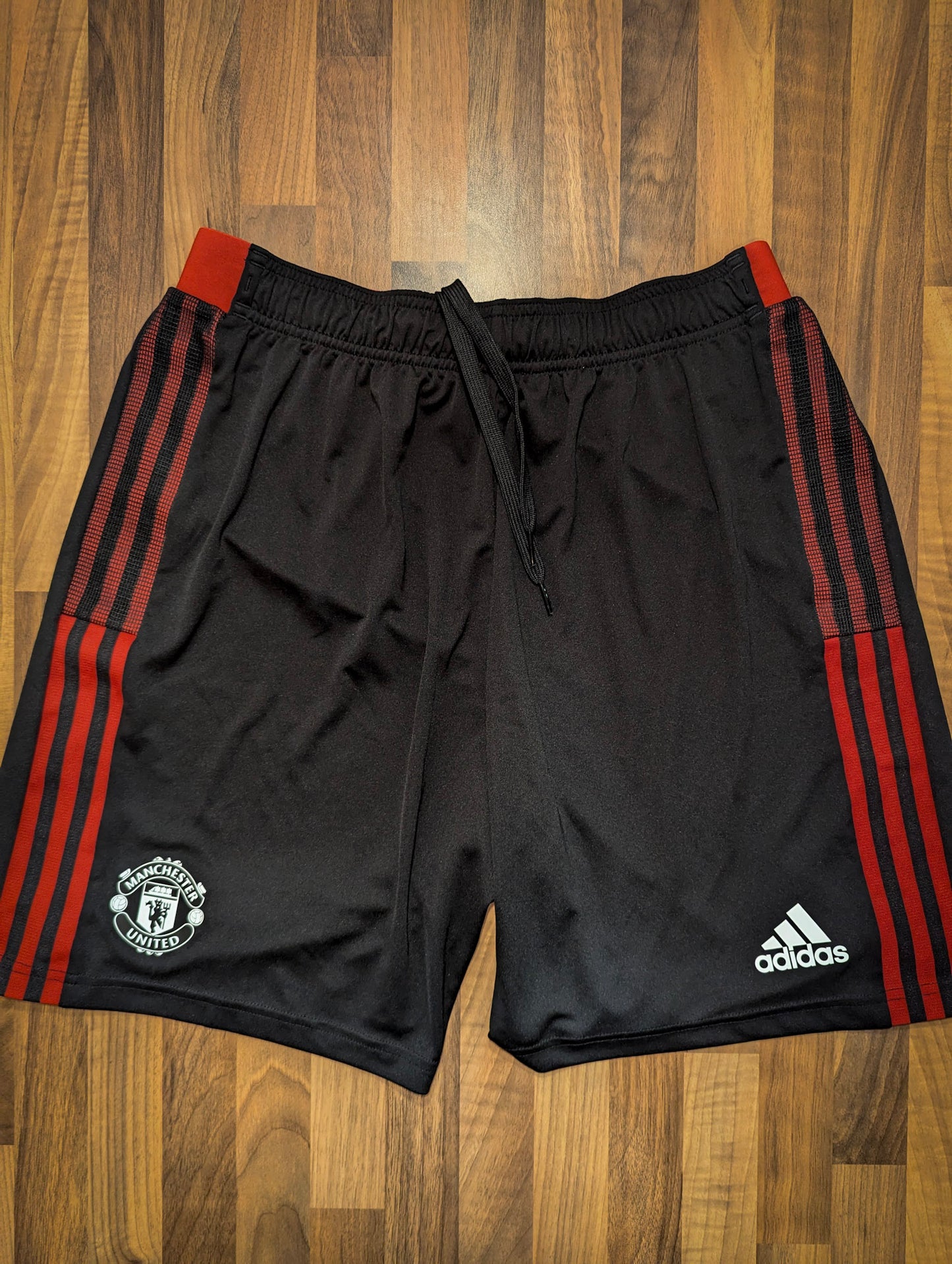 United // Adidas // shorts // size L