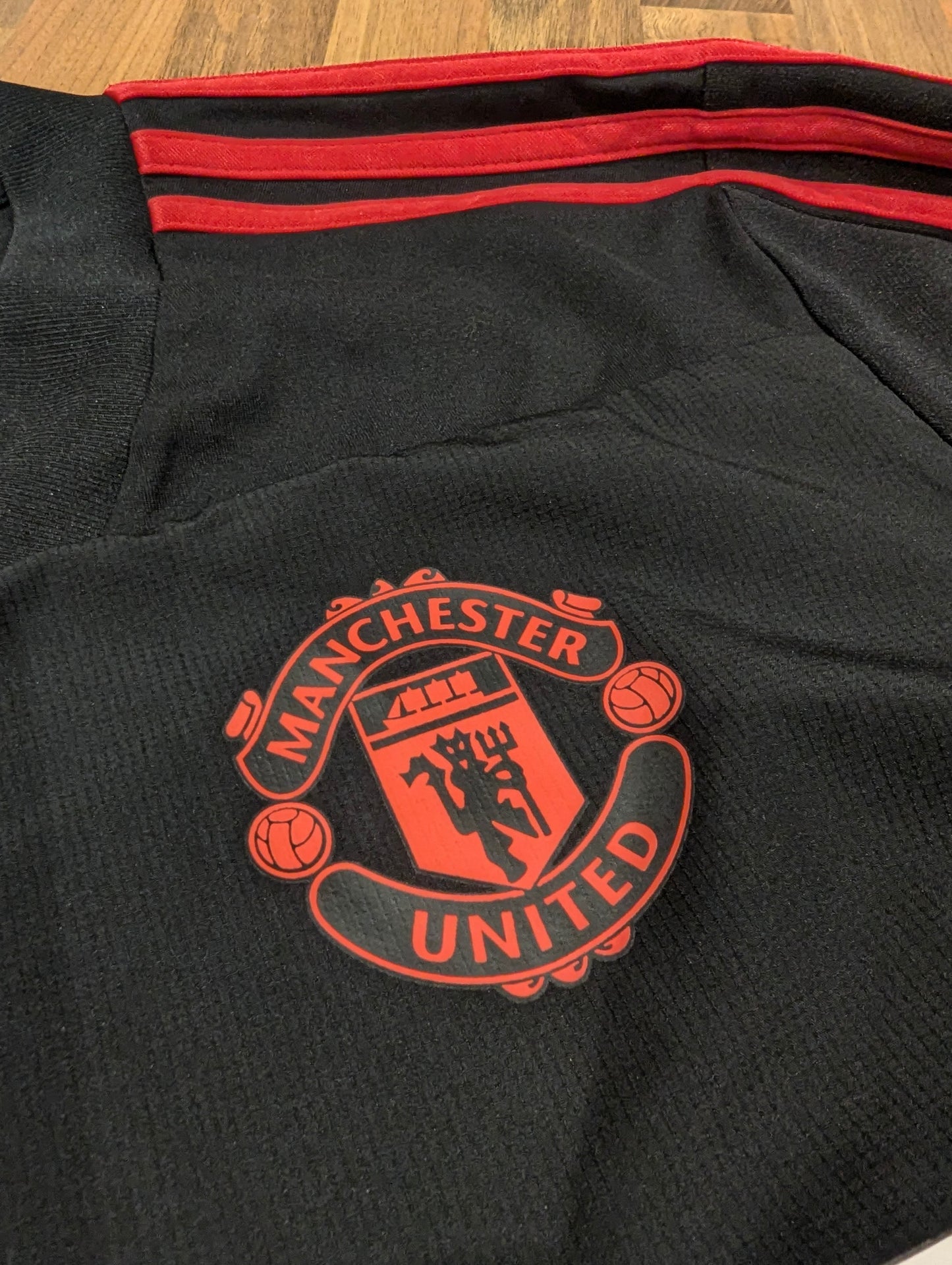 United // Adidas // Training Top // size M