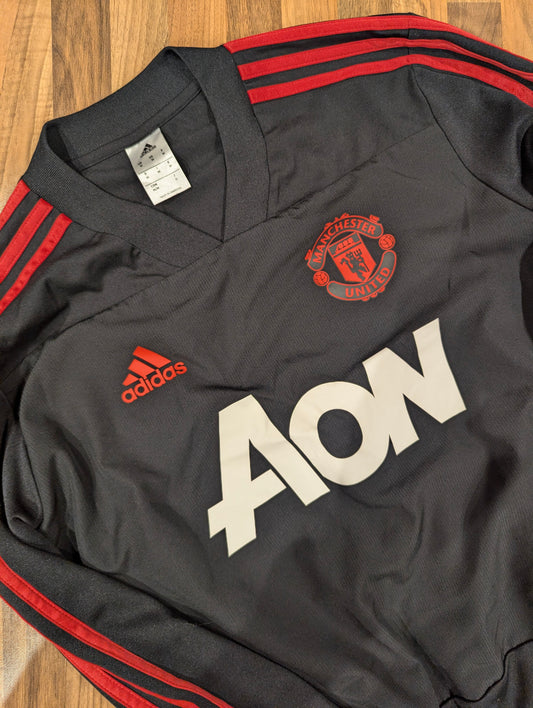 United // Adidas // Training Top // size M