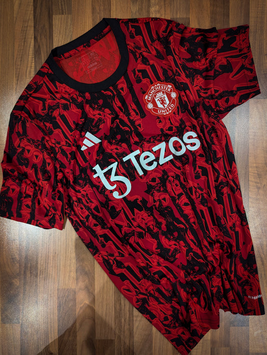 United // Adidas // training t-shirt // size L