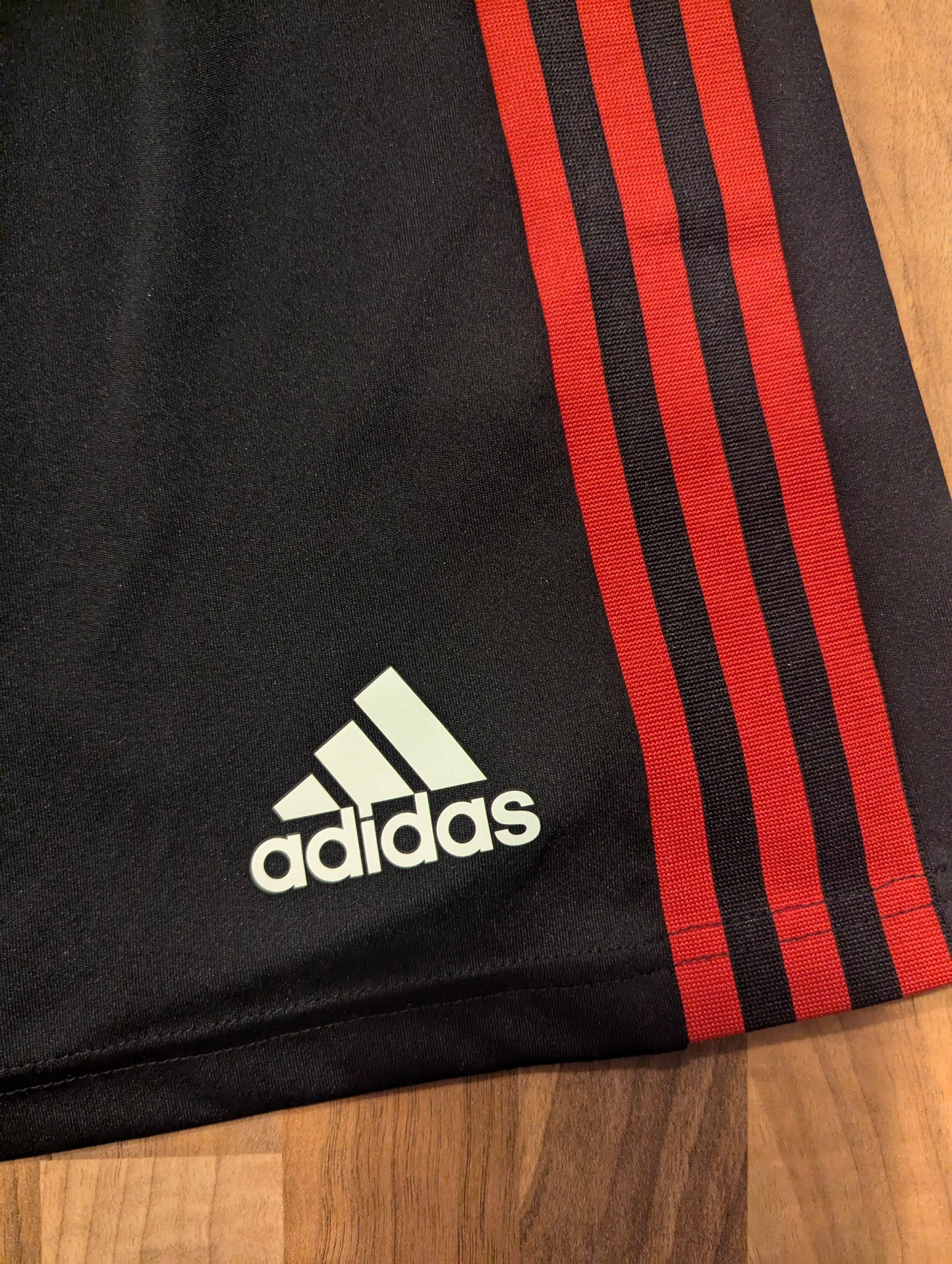 United // Adidas // shorts // size L