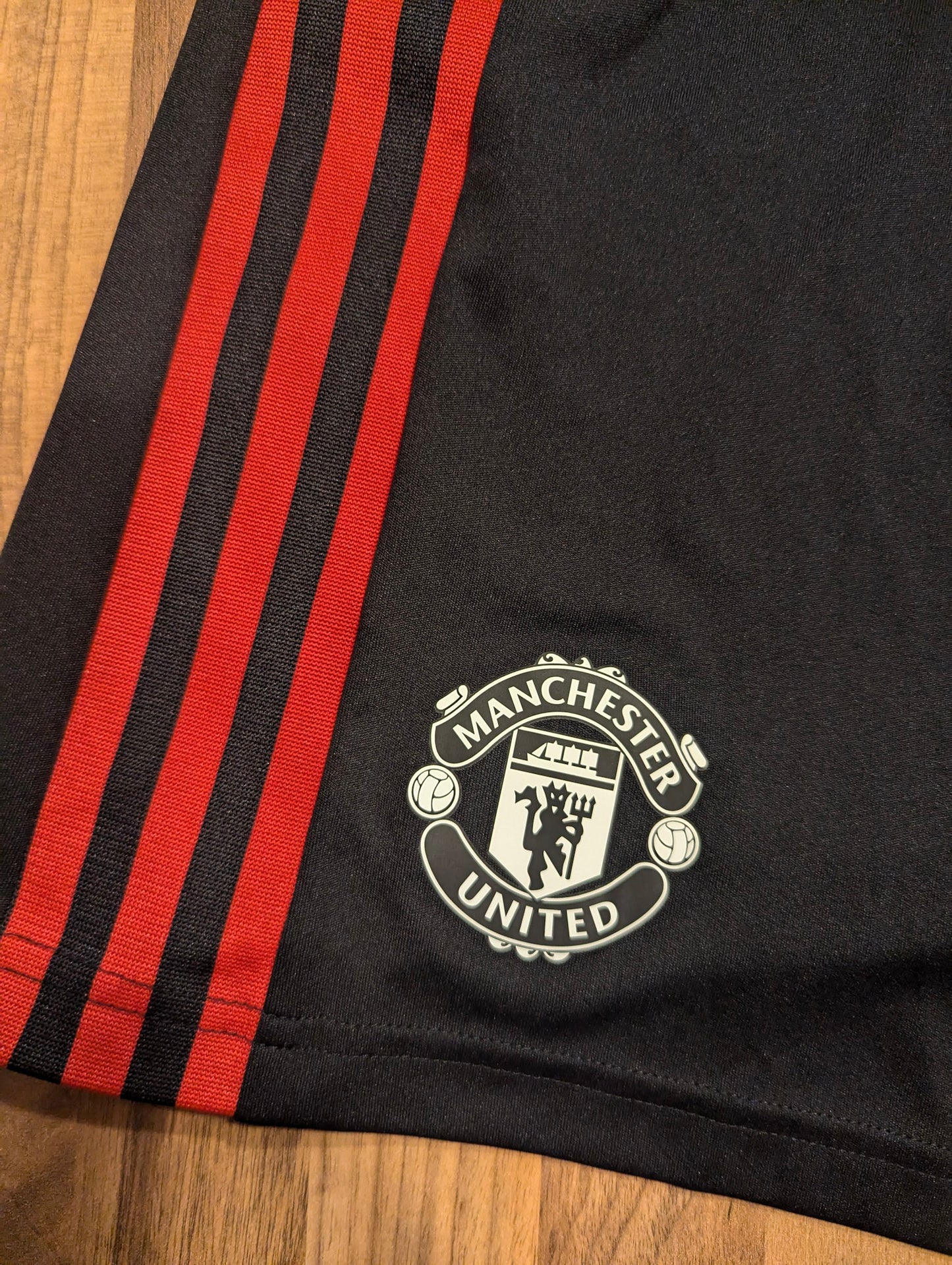United // Adidas // shorts // size L
