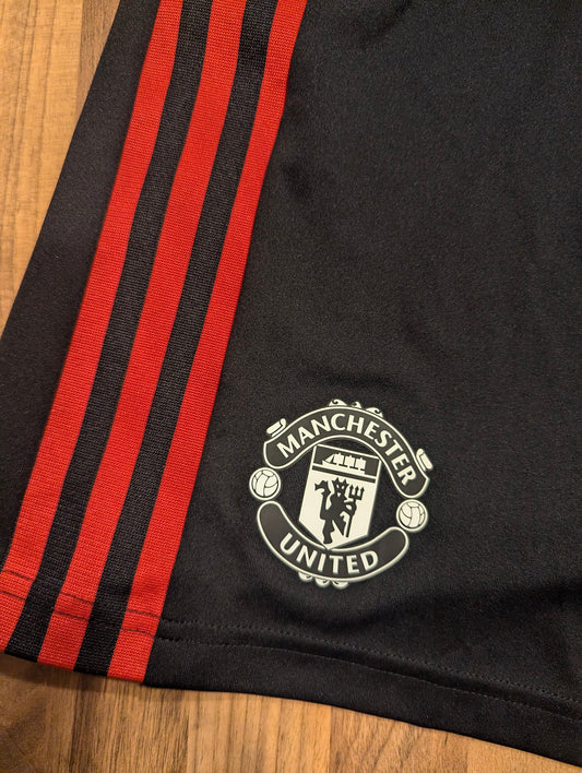United // Adidas // shorts // size L