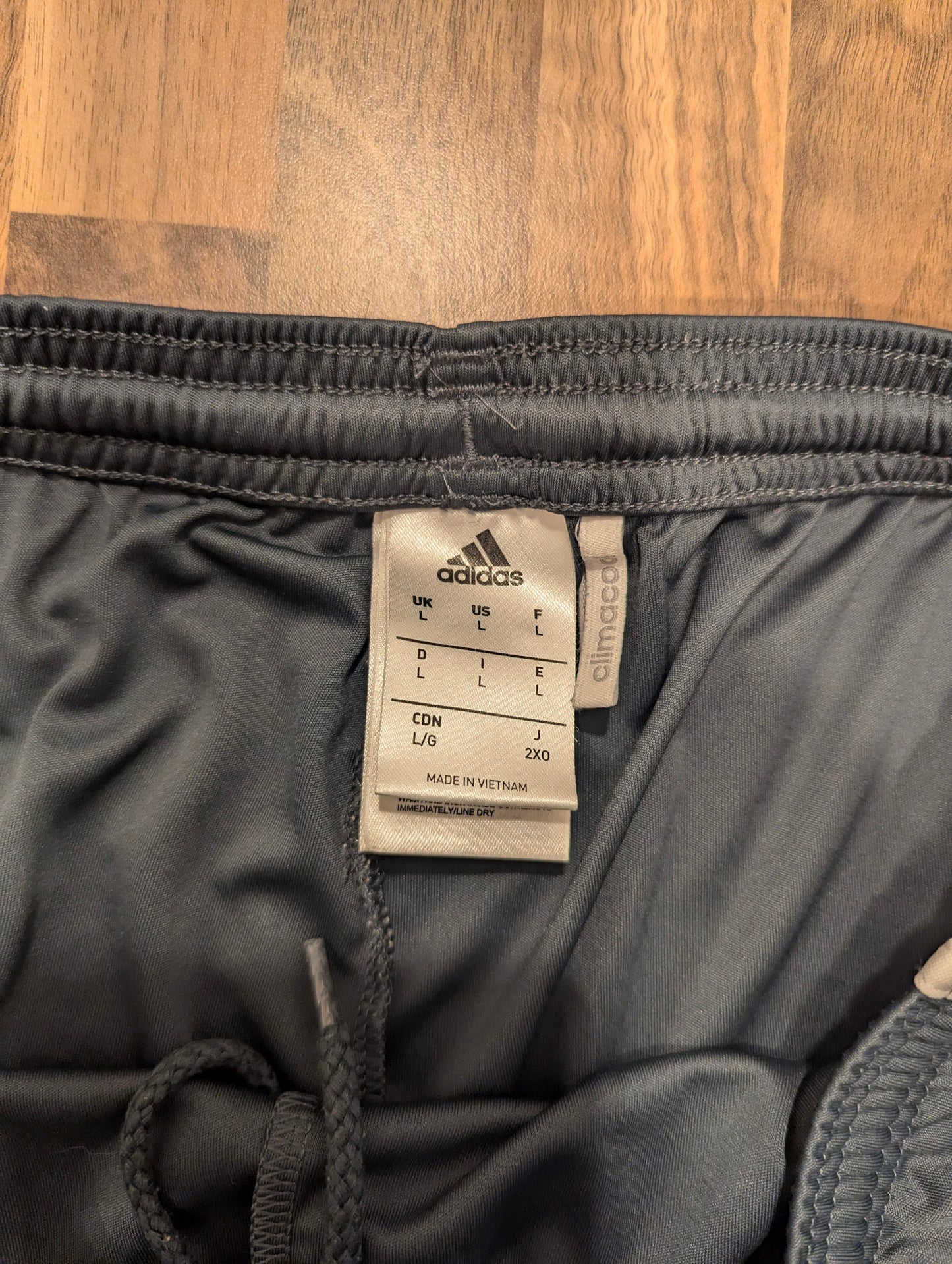 United // Adidas // shorts // size L